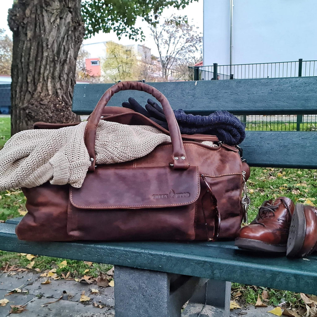 Weekender und Reisetaschen für Herren aus echtem Leder – von der kompakten Sporttasche bis zur großen Duffle Bag in verschiedenen Farben